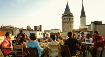 Yeni Türkü'ye Bol Yıldızlı Klip
