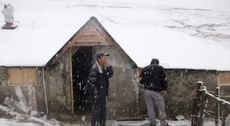 Trabzon'da Yaylalara Yılın İlk Karı Yağdı