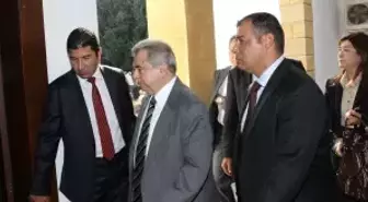 KKTC'de Başbakan Küçük'ün Parti Başkanlığı Yetkileri Donduruldu