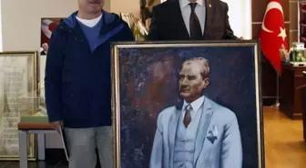 Usta Ressamdan Başkan Yaşar'a Atatürk Tablosu