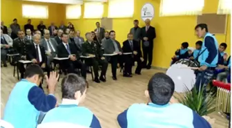 Gazi Ortaokulunda ' Müziğin Ritmi Projesi' Müzik Sınıfı