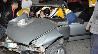 Bursa'da 3 Araç Çarpıştı; 7 Yaralı