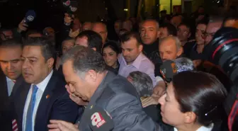 Gazeteci Cüneyt Ünal, Milletvekillerinin de Aralarında Bulunduğu Heyet ile Yayladığı Gümrük...