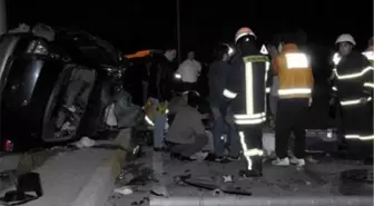 İzmit'te İki Otomobil Çarpıştı; 3 Ölü, 3 Yaralı