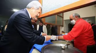 Karaosmanoğlu Cemevi'ndeki İftara Katıldı