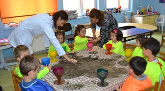 Alaplı'da Minik Öğrencilere Doğa ve Çiçek Sevgisi Aşılanıyor