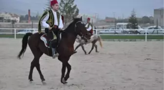 Atabey'de Binicilik Tesisleri Açıldı