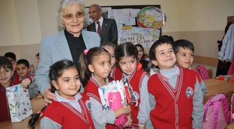 Emekli Hemşireden Van'a 21 Derslikli Okul