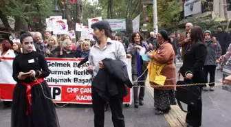 Kadına Yönelik Şiddete Tiyatrolu Protesto