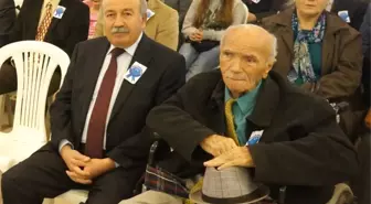 Sarıgöl'de, 87 Yaşındaki Emekli Öğretmen Törene Katıldı