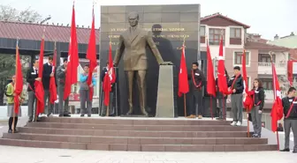 Şehit Öğretmenler Bayraklarla Anıldı