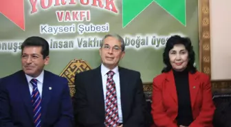 Yörtürk Vakfı Kayseri Şubesi Öğretmenlere Plaket Verdi