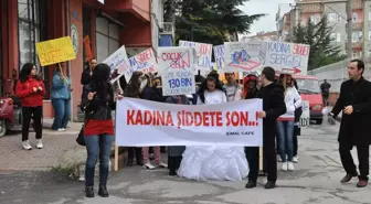 Kadına Şiddete Tiyatrolu Protesto