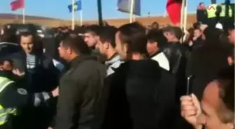 Kosova'da 'İbrahim Rugova' Otoyolunun Açılışında Protesto