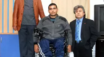 Hayırsever Vatandaştan Sakatlar Derneği'nde Bağış