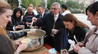 Kırklareli Belediyesi, Vatandaşlara Aşure Dağıttı