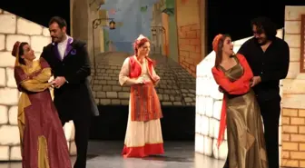 Lise Öğrencilerinin Tiyatro Keyfi