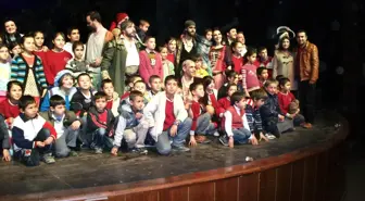 Köyden Gelip Tiyatroyla Tanıştılar