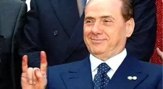 Berlusconi Monti'ye Desteğini Çekti