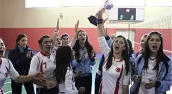 Bayanlar Voleybol'da Şampiyon Posof Lisesi