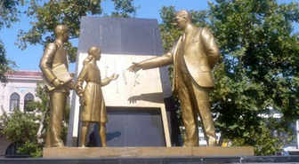 İstanbul'da 'Atatürk Anıtı' Kavgası