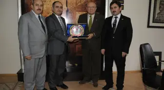 Başkan Uğurlu'ya Hizmet Plaketi