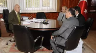 Başkan Uğurlu'ya Hizmet Plaketi