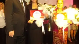 Anne-Baba Okulu Mezunlarını Verdi