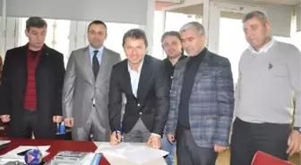 Kaan Dobra Orhangazispor'a İmzayı Attı