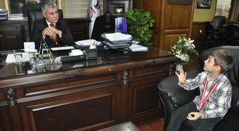 Minik Satranç Şampiyonuna Sözen'den Fotoğraf Makinası