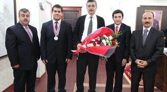 Vali Güvenç, Bilim Olimpiyatlarında Madalya Alan Öğrencileri Kabul Etti
