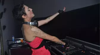 Yalınayak DJ