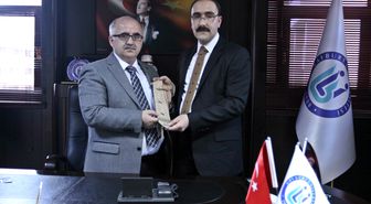 Rektör Budak'a Ehram Kravat