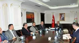 Meyve Üreticileri Bakan Eker'i Ziyaret Etti