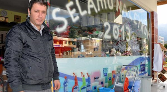 Vitrinde Yeni Yıl Sloganı: Selamünaleyküm 2013