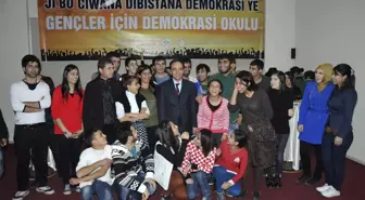 Diyarbakır'da Gençler İçin Demokrasi Okulu Açıldı