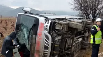 Burdur'da Mazot Yüklü Tankerle Minibüs Çarpıştı