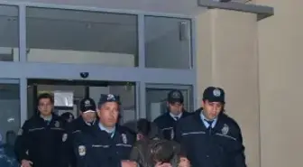 Nargile Çalan İki Hırsız Yakalandı