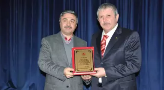 Semazenler Eşliğinde Mevlana Şiirleri Okudu