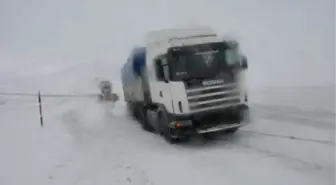 Kar Yağışı ve Tipi Sivas- Malatya Karayolunu Ulaşıma Kapattı (2)