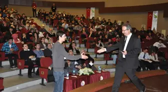 Dünya Hafıza Şampiyonu Melik Duyar Dü'de Konferans Verdi