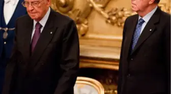 İtalya'da Teknokrat Başbakan Mario Monti, Cumhurbaşkanı Giorgio Napolitano'ya İstifasını Sundu.