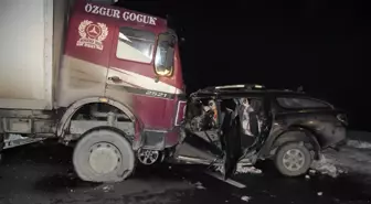 Yüksekova'da Trafik Kazası: 2 Ölü, 4 Yaralı