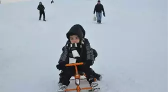 Hakkari'de Kar Yağışı Kayakseverlerin Yüzünü Güldürdü