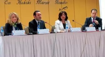 İletişimcilerin Sorunları İÜ'de Masaya Yatırıldı