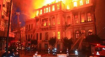İstanbul İl Milli Eğitim Binası Yandı