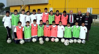Salihli'de 70 Çocuğa Futbol Kursu Veriliyor