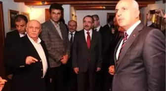 Mehmet Akif Ersoy Üstün Hizmet Ödülü Yazar Düzdağ'a Verildi