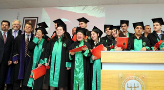 Kocaeli'de Özel Öğrencilerin Üniversite Diploması Sevinci
