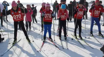 Yüksekova'da Kayaklı Koşu Yarışı